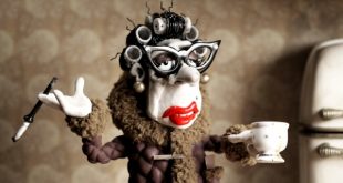 Serüven deneyimi derken, inanın zihinsel seyahatten, ruhani dinginliğe ve hüzne eriştim desem yalan olmaz. Adam Elliot’ un ilk uzun metrajlı filmi olan Mary and Max’ den söz ediyorum. Yaklaşık bir buçuk saat olan bu filmde, insanın geçmişin de ya da bugününde kendini kolaylıkla bulabileceği ‘’an’’ lardan ibaret olması muhtemel.