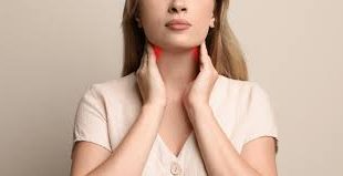 The most common first symptoms in the Covid 19 pandemic are fever, weakness, fatigue, muscle and joint pain. Sore throat is generally a symptom we encounter in milder cases. Although it increases to 46% in some patient series, rates below 20% are given in some series. Since sore throat alone can be a symptom of many diseases, symptoms accompanying sore throat should be carefully examined in order to suspect Covid 19.