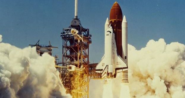 Uzay mekiği sadece bir araç değildir; aynı zamanda bir laboratuvar. Uzay mekiğinde taşınan özel bir modülün içinde bilim, astronomi ve fiziğin araştırıldığı 22 Spacelab görevi vardı. Uzay mekiği uçuşlarında kullanılmak üzere inşa edilmiş yeniden kullanılabilir bir laboratuvar olan Spacelab, bilim insanlarının mikro yerçekimi üzerinde deneyler yapmasını sağladı. 1983'teki Challenger görevlerinden başlayarak, hayvanlar uzay biliminin temel bir bileşeni haline geldi. STS-7 görevinde, sıfır yerçekimli karınca kolonilerinin sosyal faaliyetleri incelendi ve STS-8 sırasında uzaydaki hayvanların davranışlarını incelemek için Hayvan Muhafaza modülünde altı sıçan uçuruldu.