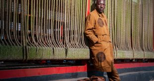 İnsanın kendisiyle barışık olması, sağlıklı bir psikolojik yaşamın temel taşlarından biridir. Bu durum, bireyin kendi iç dünyasında huzur bulmasını, kendini sevmesini ve hayatın getirdiği zorluklarla daha güçlü bir şekilde başa çıkmasını sağlar. Kendisiyle barışık bireyler, hem kendi yaşamlarını hem de çevresindekilerin yaşamlarını daha olumlu etkiler.