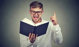 Okumak bir kapı aralamaktır, anlamak o kapıdan içeri adım atmaktır. Okumak bilgiyi verir, anlamak bilinci. Okumak gözün işidir; anlamak yüreğin.