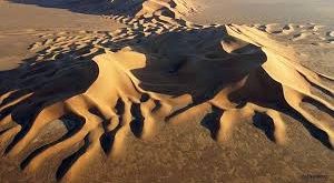 Kumullar, doğanın en etkileyici ve dinamik yer şekillerinden biridir. Rüzgârın, suyun ve zamanın ortak ürünü olan bu yapılar, sadece estetik bir görünüm sunmakla kalmaz; aynı zamanda ekosistemlerin devamlılığında da kritik bir rol oynar. Ancak, insan etkisi ve çevresel değişiklikler bu hassas sistemleri tehdit etmektedir. Dolayısıyla, kumulların korunması hem doğal mirasın sürdürülmesi hem de çevresel istikrarın sağlanması açısından zorunludur.