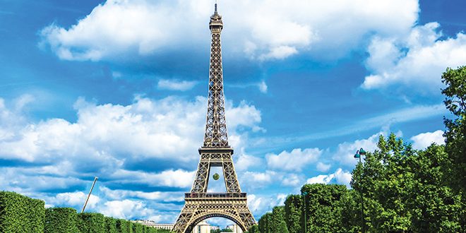 Modern Fransız kültürü, özgürlük, eşitlik, entelektüel üretim, sanat ve laiklik gibi değerlerin bir sentezidir. Tarihsel süreçler, devrimler ve küresel etkileşimler, Fransa’nın kültürel kimliğini şekillendirmiştir.