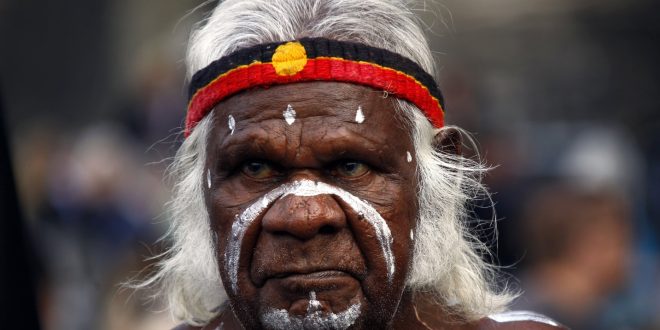 Aborjinler, insanlık tarihinin en eski ve en zengin kültürlerinden birini temsil eder. Doğayla uyumlu yaşam anlayışları, Düşzamanı kozmolojisi, sanat gelenekleri ve karmaşık sosyal yapıları onları antropoloji açısından eşsiz bir örneğe dönüştürmektedir.