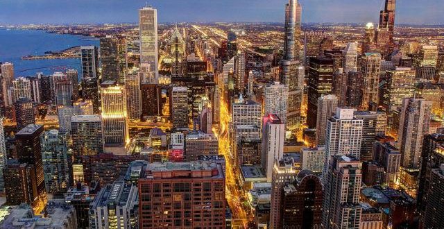 Şikago Okulu, sosyoloji başta olmak üzere sosyal bilimlerin pek çok alanında kalıcı izler bırakmış, metodolojik yenilikler getirmiş ve kent sosyolojisini modern bilimin merkezine taşımış önemli bir ekoldür.