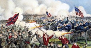 Amerikan Bağımsızlık Savaşı, yalnızca İngiltere’ye karşı kazanılan bir askeri zafer değil, aynı zamanda siyasi, toplumsal ve kültürel bir devrimdir. Savaş, Amerikan kolonilerinin kendi kaderini tayin etme hakkını ortaya koymuş ve modern Amerika’nın temellerini atmıştır.