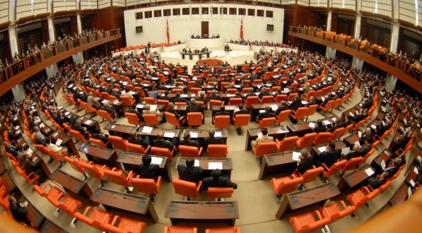 Sonuç olarak, siyasi mühendisliğin etik ve demokratik sınırları, onu uygulayan aktörlerin niyetleriyle değil, ortaya çıkan sonuçlarla belirlenir. Gerçek anlamda demokratik bir siyasi mühendislik, toplumun tüm kesimlerinin katılımına açık, şeffaf ve hesap verebilir bir reform sürecine dayanmalıdır.