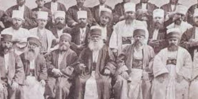 Bektaşilik, Hacı Bektaş-ı Veli’nin öğretileri üzerine kurulu, insan sevgisi, eşitlik ve hoşgörü ilkelerini temel alan bir tasavvuf yoludur. Osmanlı döneminde etkili olmuş ve özellikle Yeniçeri Ocağı ile bağlantılı olarak sosyal ve kültürel rol oynamıştır. Günümüzde Bektaşilik, Türkiye ve Balkanlar’da manevi ve kültürel bir miras olarak yaşamaya devam etmektedir.