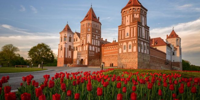 Belarus tarihi, küçük bir ülkenin büyük güçler arasında hayatta kalma ve kendi kimliğini koruma mücadelesini göstermektedir.