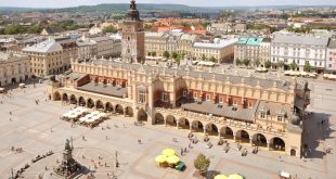 Polonya tarihi; yükseliş, çöküş, yok oluş ve yeniden doğuş gibi dramatik dönemlerin iç içe geçtiği benzersiz bir yolculuktur.