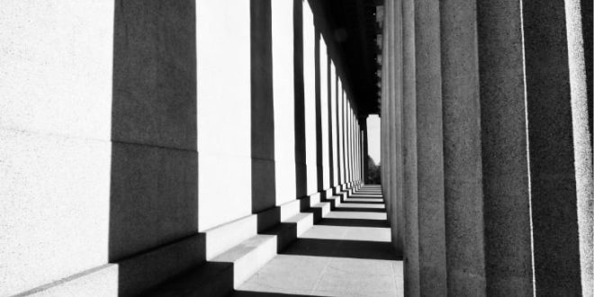 Flashback, modern ve klasik anlatı sanatlarının vazgeçilmez bir unsurudur. Hikâyenin derinliğini artırır, karakterleri zenginleştirir ve izleyiciye olayların arka planını sunar. Zamanın doğrusal akışını bozarak anlatıya dinamizm ve katmanlılık katar. Bu yönüyle flashback; hem teknik hem de estetik açıdan güçlü, çok boyutlu bir narratif araçtır.