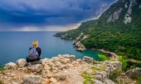 Kadınlar için iyi bir hafta sonu tatili, doğa, spor, hobiler, sosyal etkinlikler ve dinlenme dengesine bağlıdır. Enerjiyi yenileyen ve ruhu dinlendiren aktivitelerle geçirilen bir tatil, haftaya pozitif bir başlangıç sağlar.