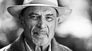 Irvin D. Yalom, psikoterapi alanında hem akademik hem pratik düzeyde önemli bir figürdür. Varoluşçu psikoterapi ve grup terapisi konularındaki çalışmaları, insanın temel varoluşsal kaygılarını anlamada rehberlik eder.