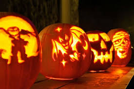 Cadılar Bayramı’nda oyulan ve içine ışık konan balkabakları, aslında İrlanda ve İskoç halk kültüründen gelen Jack O’Lantern adlı bir efsaneden doğmuştur.