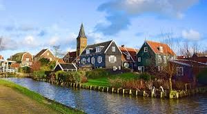 Hollanda tarihi, bataklık toprakların suyla mücadelesinden dünya ticaretinin ve sanatının beşiği haline uzanan dinamik bir süreçtir. Bağımsızlık mücadelesi, cumhuriyet geleneği, denizcilik başarısı ve kültürel hoşgörü, Hollanda’nın kimliğini oluşturan temel unsurlardır. Bugün Hollanda, tarihsel mirasını korurken çağdaş dünyanın ekonomik ve kültürel merkezlerinden biri olarak varlığını sürdürmektedir.