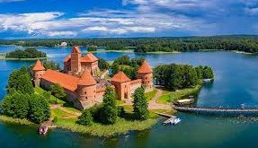 Litvanya tarihi; savaşlar, işgaller ve kültürel baskılara rağmen kimliğini koruyan bir ulusun direniş ve yeniden doğuş hikâyesidir.