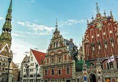 Letonya tarihi; Orta Çağ’daki pagan kabilelerden başlayarak Haçlı seferleri, İsveç ve Rus hakimiyeti, iki dünya savaşı ve Sovyet dönemi boyunca süren zorlu bir süreçtir.