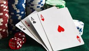 Poker, hem şans hem de strateji öğelerini bir araya getiren, tarihi köklere sahip bir kart oyunudur. Dünya genelinde amatörlerden profesyonellere kadar geniş bir oyuncu kitlesi bulunur.