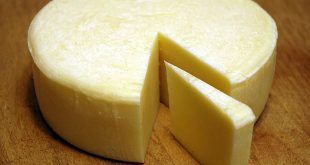 Kaşkaval, yüzlerce yıllık geçmişi, zengin lezzeti ve kültürel önemiyle Balkanlar’dan dünya mutfaklarına uzanan güçlü bir gastronomik mirastır.