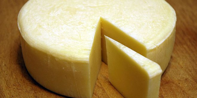Kaşkaval, yüzlerce yıllık geçmişi, zengin lezzeti ve kültürel önemiyle Balkanlar’dan dünya mutfaklarına uzanan güçlü bir gastronomik mirastır.
