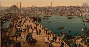 İstanbul’un tarihi, yalnızca bir şehrin değil, medeniyetlerin ortak hafızasının hikâyesidir. Her dönemde yeni kültürlerin eklemlendiği bu benzersiz kent; Bizans’ın ilim ve sanat birikimini, Osmanlı’nın çok kültürlü mirasını ve modern Türkiye’nin dinamizmini içinde barındırır.