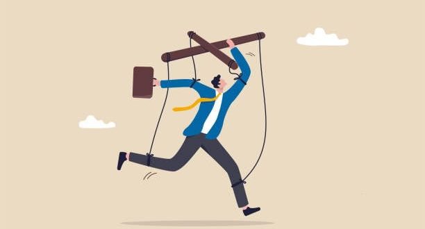 İnsan gelişimi çok yönlü bir süreçtir ve bireyin çevresinden bağımsız düşünülemez. Dış disiplin, bu gelişimin önemli bir parçası olarak bireye yol gösterir, davranışları düzenler, toplumsal uyumu güçlendirir ve özdisiplinin temelini atar. Ancak dış disiplinin etkili olabilmesi için dengeli, tutarlı ve bireyin gelişim düzeyine uygun olması gerekir. Sağlıklı bir dış disiplin, insanın özgüvenli, sorumlu, kendini yönetebilen ve topluma uyum sağlayan bir birey olarak yetişmesine katkı sağlar.