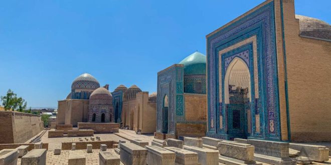 Özbekistan tarihi, antik uygarlıklardan modern bağımsız devlete kadar uzanan zengin ve çok katmanlı bir geçmişe sahiptir. İpek Yolu, Timur İmparatorluğu ve Sovyet dönemi, ülkenin kültürel, sosyal ve ekonomik yapısını şekillendirmiştir.