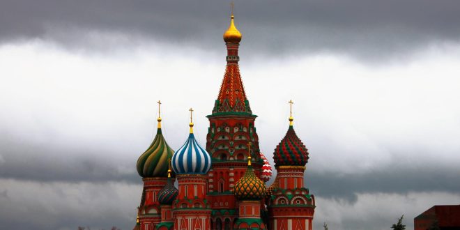 Rusya tarihi, erken Slav yerleşimlerinden modern federasyona kadar uzun bir evrim sürecini kapsar. Moğol istilası, Çarlık dönemi, Sovyetler Birliği ve modernleşme hareketleri, Rus toplumunu ve kültürünü şekillendirmiştir.