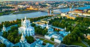 Rusya, tarihsel süreç boyunca devletleşme, kültürel gelişim ve küresel güç olma hedefleriyle şekillenmiştir. Kievan Rus’tan modern Rusya Federasyonu’na kadar uzanan bu süreç, siyasi, ekonomik ve kültürel açıdan çok katmanlı bir miras bırakmıştır.