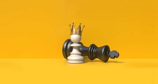 Strateji, yaşamın her alanında hedefe bilinçli ve planlı şekilde ilerlemeyi sağlayan temel bir düşünme biçimidir. İyi bir strateji, yalnızca bir plan değil, aynı zamanda değişen koşullara uyum sağlayabilecek esnek bir zihin yapısını da gerektirir. Bu nedenle strateji, geleceği şekillendirmek isteyen herkes için vazgeçilmez bir kavramdır.