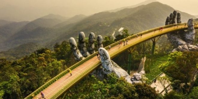 Vietnam tarihi, antik uygarlıklardan modern devlet yapısına kadar uzanan, zengin ve karmaşık bir geçmişe sahiptir. Sömürgecilik ve savaşlar, ülkenin siyasi ve ekonomik yapısını şekillendirmiştir.