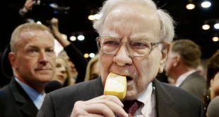 Warren Buffett, disiplinli yatırım anlayışı, uzun vadeli bakış açısı ve değer odaklı yaklaşımıyla modern finans tarihinin en etkili figürlerinden biridir. Onun hayatı ve kariyeri, yalnızca para kazanmanın değil, aynı zamanda güven, sabır ve sorumlulukla başarıya ulaşmanın da mümkün olduğunu göstermektedir.