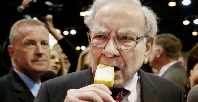 Warren Buffett, disiplinli yatırım anlayışı, uzun vadeli bakış açısı ve değer odaklı yaklaşımıyla modern finans tarihinin en etkili figürlerinden biridir. Onun hayatı ve kariyeri, yalnızca para kazanmanın değil, aynı zamanda güven, sabır ve sorumlulukla başarıya ulaşmanın da mümkün olduğunu göstermektedir.