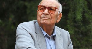 Yaşar Kemal, Anadolu insanının sesi ve doğanın savunucusu olarak Türk edebiyatında eşsiz bir yer edinmiştir. Romanları, yalnızca edebiyat dünyasına değil, toplumsal bilinç ve kültürel mirasa da büyük katkı sağlamıştır. Yaşar Kemal, 28 Şubat 2015’te İstanbul’da vefat etmiş, ardında edebiyat tarihine kazınmış eserler bırakmıştır.