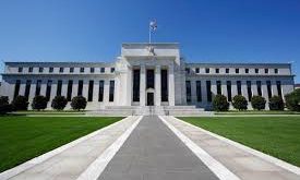 FED, yalnızca Amerika Birleşik Devletleri için değil, küresel ekonomi için de büyük öneme sahip bir merkez bankasıdır. Para politikası kararlarıyla ekonomik dengeyi sağlamaya çalışır ve finansal sistemin istikrarını korumayı hedefler.