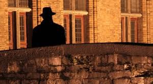 Espiyonaj, hem tarihi hem de günümüz dünyasında stratejik bir araçtır. Devletler ve örgütler, gizli bilgi elde etmek ve rakiplerinin hamlelerini önceden görmek için bu yöntemi kullanır. Ancak espiyonaj, etik ve hukuki açıdan tartışmalı bir alan olup, hem bireyler hem de devletler için büyük riskler taşımaktadır.