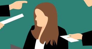 Önyargı, insanın düşünme biçiminin doğal bir sonucu gibi görünse de bilinçli olunmadığında ciddi sorunlara yol açabilir. Daha adil ve anlayışlı bir toplum için önyargıların farkına varmak ve onları aşmaya çalışmak büyük önem taşır. Bu sayede bireyler ve toplumlar arasında daha sağlıklı ilişkiler kurulabilir.