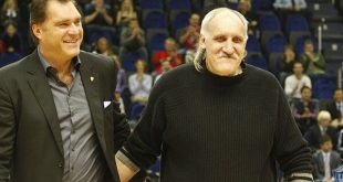 Vladimir Tkachenko, Sovyetlerin en ünlü basketbol pivotlarından biri olup, hem kulüp düzeyinde CSKA Moskova ile başarılar elde etmiş hem de Sovyet Milli Takımı ile Olimpiyatlar, Dünya ve Avrupa Şampiyonalarında önemli başarılar kazanmıştır. FIBA tarafından Hall of Fame’e seçilerek global basketbol tarihine adını yazdırmıştır.