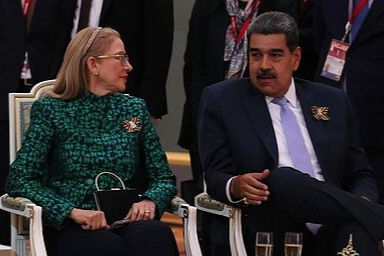 Nicolás Maduro, Venezuela’nın yakın tarihine damga vurmuş bir liderdir. Destekçileri onu emperyalizme karşı direnen bir devrimci olarak görürken, eleştirmenleri ülkeyi derin bir ekonomik ve insani krize sürüklemekle suçlamaktadır. Maduro’nun siyasi mirası, Venezuela’daki gelişmelerin seyrine bağlı olarak uzun yıllar tartışılmaya devam edecektir.