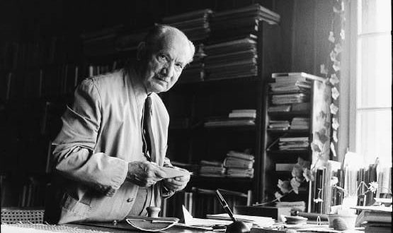 Martin Heidegger, modern felsefenin en etkili düşünürlerinden biri olarak kabul edilir. Onun varoluş, zaman ve insanın dünyadaki yeri üzerine geliştirdiği analizler, felsefe, edebiyat ve sosyal düşünce üzerinde kalıcı etkiler bırakmıştır. Heidegger, insanın kendi varlığını anlamaya yönelik düşünsel çabasının sembol isimlerinden biridir.