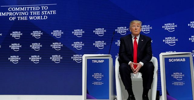Davos Zirvesi, küresel liderlerin bir araya geldiği ve fikir alışverişinde bulunduğu önemli bir platformdur. Eleştirilerine rağmen, ekonomik trendlerin, politik stratejilerin ve toplumsal gündemlerin şekillendiği bir merkez olarak küresel arenada dikkat çekmektedir.