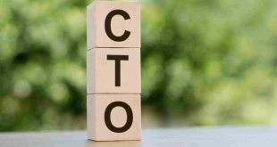 CTO, bir şirketin teknolojik geleceğini şekillendiren en önemli yöneticilerden biridir. Hem teknik hem de stratejik bilgiye sahip olan CTO’lar, şirketin dijital dönüşümünü yönetir ve uzun vadeli başarısına katkı sağlar. Günümüz iş dünyasında CTO’lar, sadece teknik uzman değil, aynı zamanda vizyoner birer liderdir.