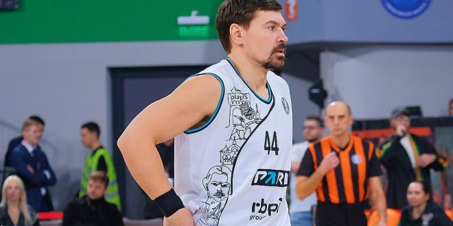 Yevgeni Baburin, basketbolun yalnızca sayı atmaktan ibaret olmadığını hatırlatan bir oyuncudur. Savunma zekâsı, oyun disiplini ve istikrarlı kariyeriyle Rus basketbolunun sessiz ama vazgeçilmez figürlerinden biri olarak öne çıkar.