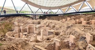 Göbeklitepe, sadece taşlardan oluşan bir arkeolojik alan değil; insanın inanç, toplumsal düzen ve yaratıcılık yolculuğunun en erken kanıtıdır.