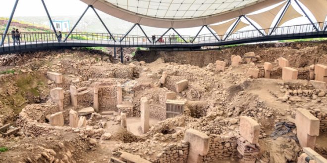 Göbeklitepe, sadece taşlardan oluşan bir arkeolojik alan değil; insanın inanç, toplumsal düzen ve yaratıcılık yolculuğunun en erken kanıtıdır.