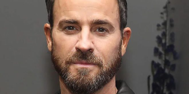 Justin Theroux’nun özel hayatı da zaman zaman magazin gündeminde yer almıştır. Ünlü oyuncu Jennifer Aniston ile yaptığı evlilik, medyada geniş yankı uyandırmıştır. Çift 2018 yılında yollarını ayırmıştır. Theroux, özel yaşamını genel olarak göz önünde yaşamamayı tercih eden bir isimdir.