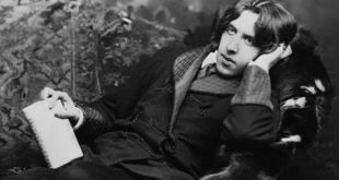 Oscar Wilde, edebiyatın sınırlarını genişleten, yaşamıyla düşüncelerini bedel ödeyerek savunan bir yazardır. Onu okumak, yalnızca keyifli bir zekâ şölenine katılmak değil; aynı zamanda cesaret, özgürlük ve estetik üzerine düşünmeye davet edilmektir.