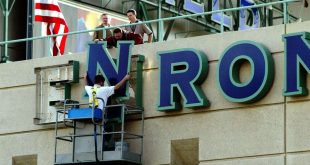 Enron Corporation, kısa sürede olağanüstü bir yükseliş yaşamış, ancak etik dışı yönetim anlayışı ve muhasebe manipülasyonları nedeniyle dramatik bir çöküşe sürüklenmiştir.