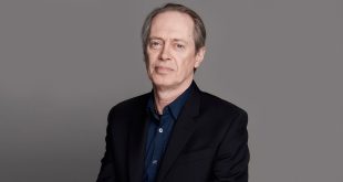 Steve Buscemi, özel hayatını göz önünde yaşamayan, sade ve mütevazı bir kişilik olarak tanınır. 11 Eylül saldırıları sonrasında eski mesleği olan itfaiyeciliğe gönüllü olarak dönmesi, kamuoyunda büyük takdir toplamıştır.