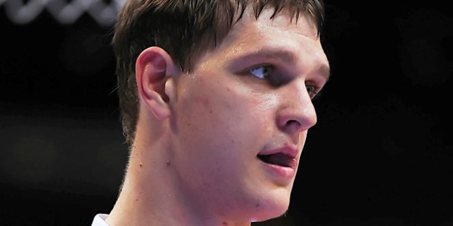 Timofey Mozgov, Rus basketbolunun NBA’e açılan kapılarından biri olarak hatırlanır. Onun kariyeri, yalnızca sayı atmakla değil, takım oyununa yaptığı katkılar ve savunma disipliniyle de değer kazanan bir pivot profilini temsil eder. NBA’deki şampiyonluk tecrübesi, Rus basketbolu için büyük bir gurur kaynağı olmuştur.